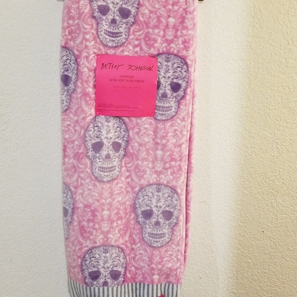 Betsey Johnson Accessories - 💀Skulls by Betsey